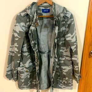 Women’s camouflage jacket size L